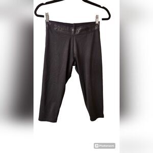 VS PINK Ultimate Cropped Capris Yoga Pants Black Letters on Waistband Women's S